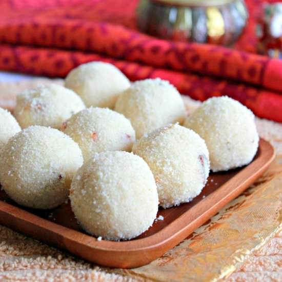 Semolina Ladoos - Recipe photo by Aromatic Cooking