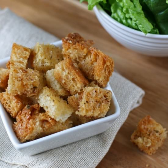 GF Italian Seasoned Croutons - Recipe photo by Naturally Loriel