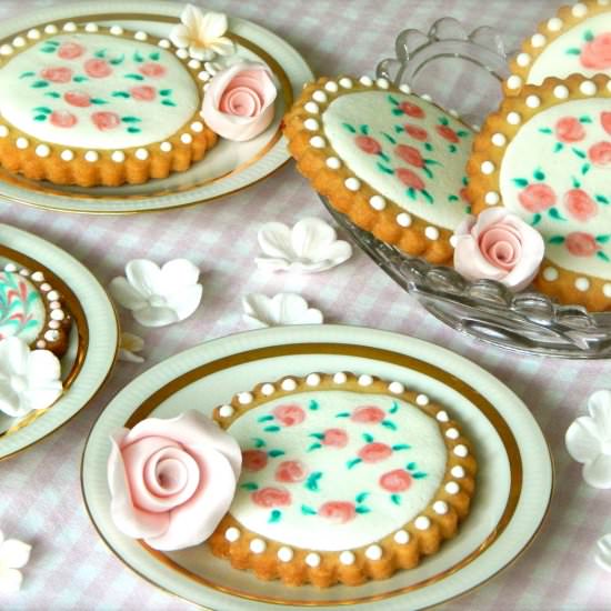 Royal Icing Rose Cookies - Recipe photo by Dessertlandia
