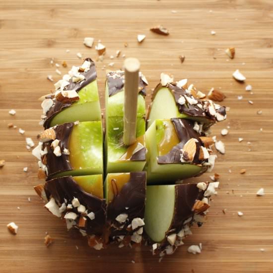 10 Tips for Perfect Caramel Apples - Recipe photo by eatthinkbemerry