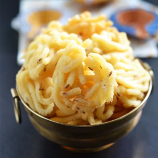 Potato Murukku | Aloo Murukku - Recipe photo by Indian Khana