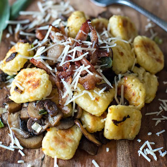 Toasted gnocchi with mushrooms - Recipe photo by Adore Foods
