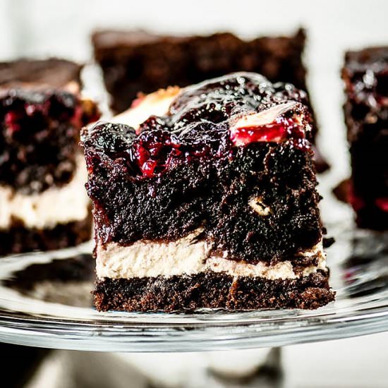 Chocolate Layer Cake With Cream - Recipe photo by Justyna Pankowska