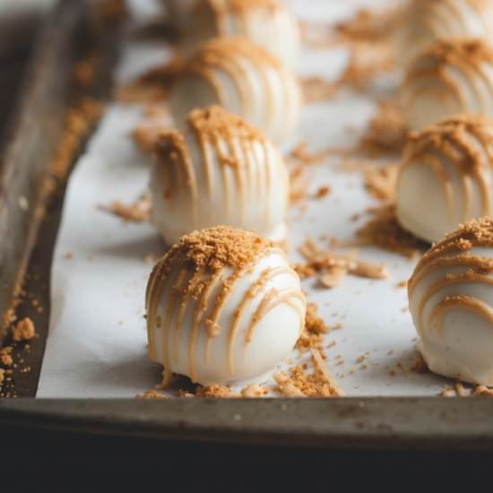 Biscoff Cookie Butter Cake Balls - Recipe photo by butterlustblog