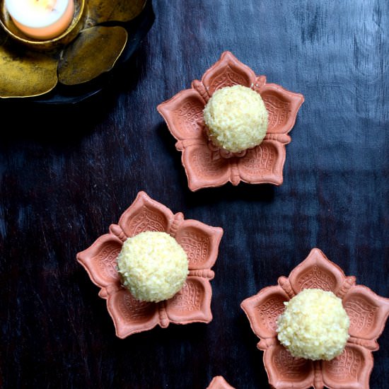 Aval Laddoo - Recipe photo by manjumahadevan