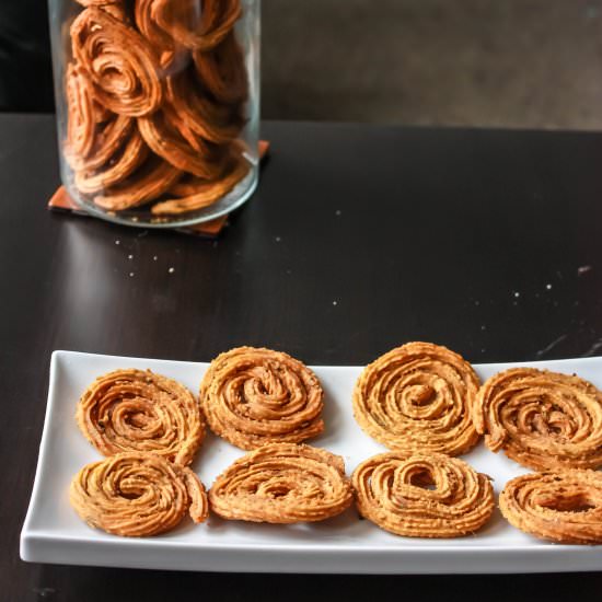 Spicy Curry leaves Murukku - Recipe photo by Relishthebite