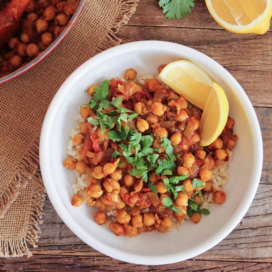 30-Minute Vegan Chana Masala - Recipe photo by domesticateme