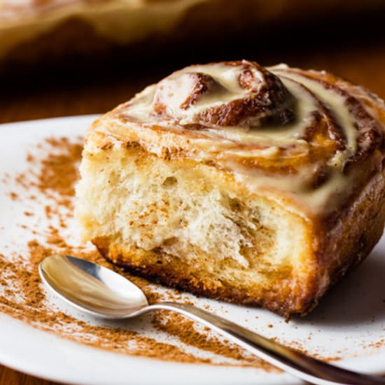 Glazed Cinnamon Rolls - Recipe photo by cocinamuyfacil