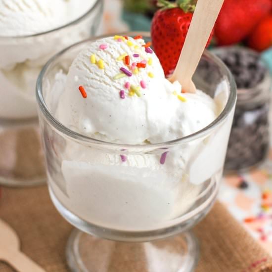 Healthy Vanilla Frozen Yogurt - Recipe photo by dessertswithbenefits