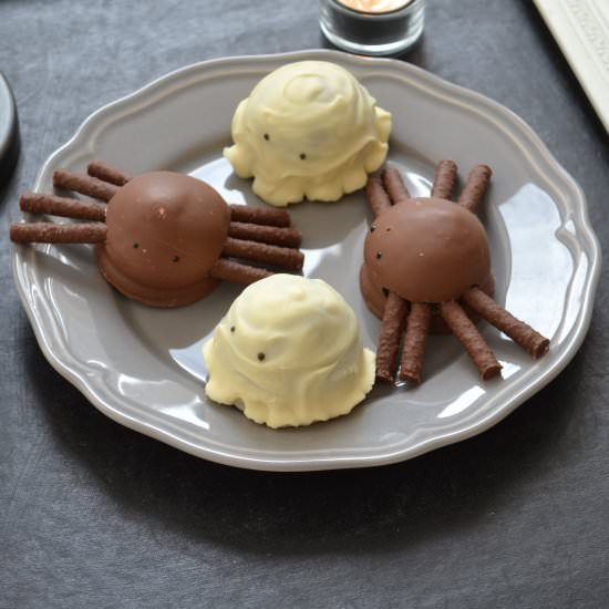 Halloween Teacake Spiders & Ghosts - Recipe photo by thethingsshemakes