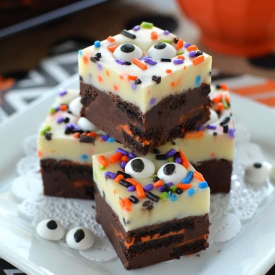 Chocolate Vanilla Oreo Fudge - Recipe photo by BruCrewLife