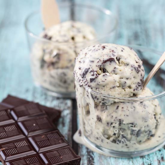 Stracciatella Ice Cream - Recipe photo by Nordic Food and Living