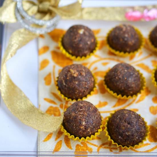Oats Dry Fruits Ladoo (Balls) - Recipe photo by Indian Khana