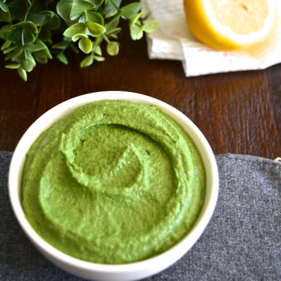 Popeye Hummus - Recipe photo by yesiamvegan