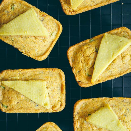 Petite Jalapeño Cornbread Loaves - Recipe photo by veganmiam