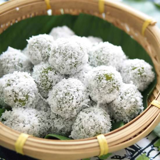 Onde-Onde - Recipe photo by Bake With Paws