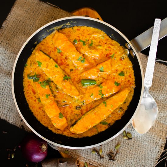 Salmon in Yogurt Gravy (Doi Maach) - Recipe photo by Gastronomic Bong