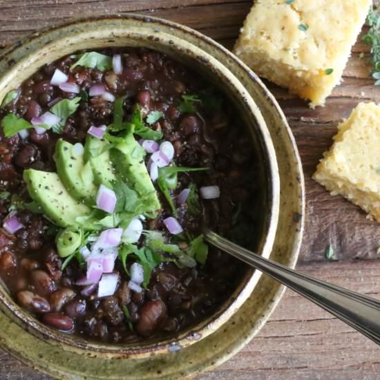 Vegetarian Chili and Cornbread - Recipe photo by Petit World Citizen