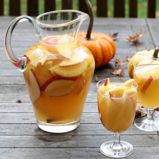 Autumn Sangria - Recipe photo by dawnkl