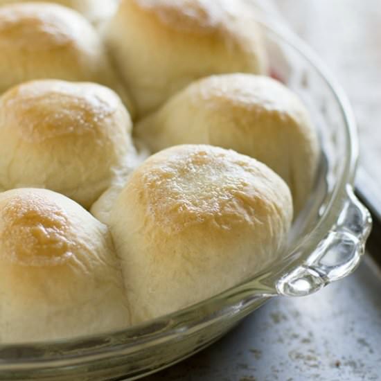 Easy Dinner Rolls - Recipe photo by taste and tell