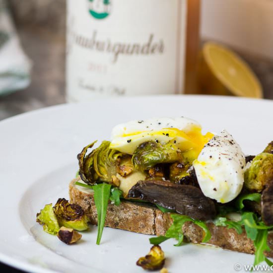 Bread with egg and brussels sprout - Recipe photo by culinary pixel