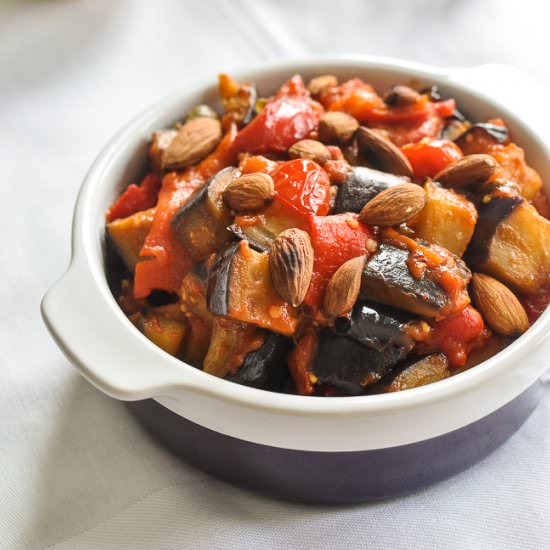 Eggplant and Roasted Pepper Stew - Recipe photo by Daniela @foodrecipeshq