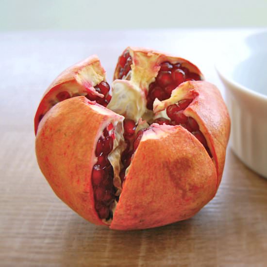 How to Open a Pomegranate Mess Free - Recipe photo by marijasmine