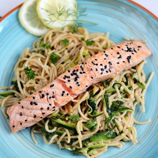 Salmon on Zucchini-Spaghetti - Recipe photo by loeffelgenuss