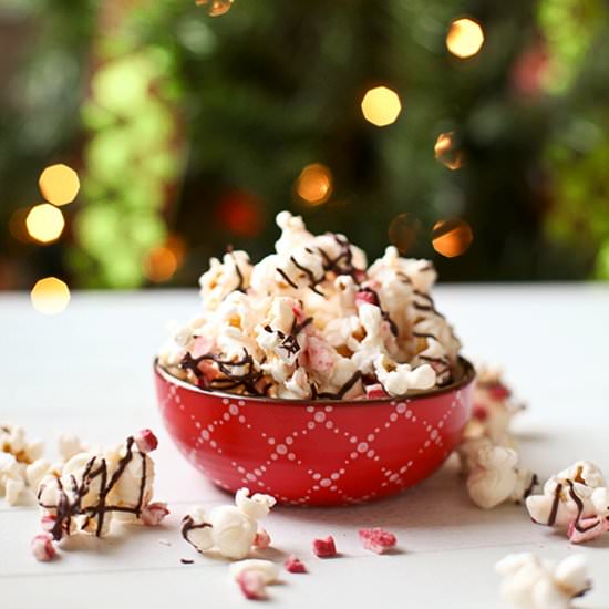 Peppermint Bark Popcorn - Recipe photo by picsandpastries