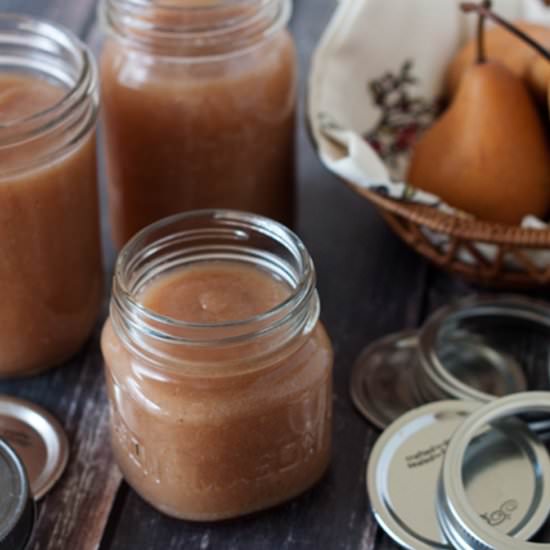 Pear Applesauce - Recipe photo by PressureCookingToday