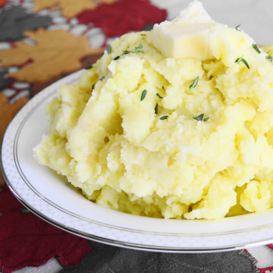 Roasted Garlic Mashed Potatoes - Recipe photo by jeanieandluluskitchen