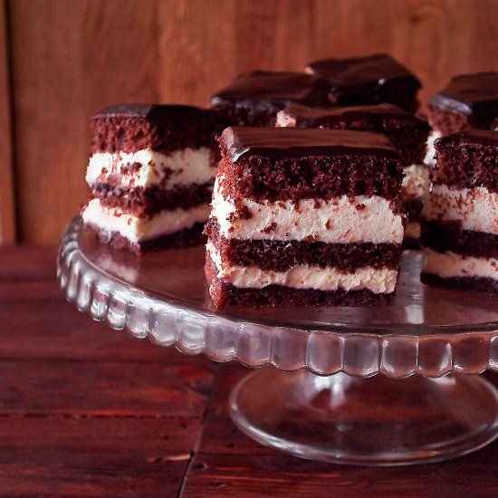 Gingerbread Black Currants Cake - Recipe photo by wwwilovebakepl