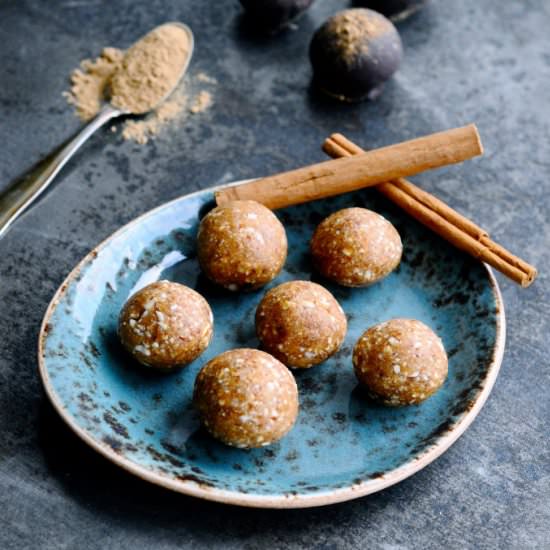 Christmas Date Balls - Recipe photo by KarlasNordicKitchen
