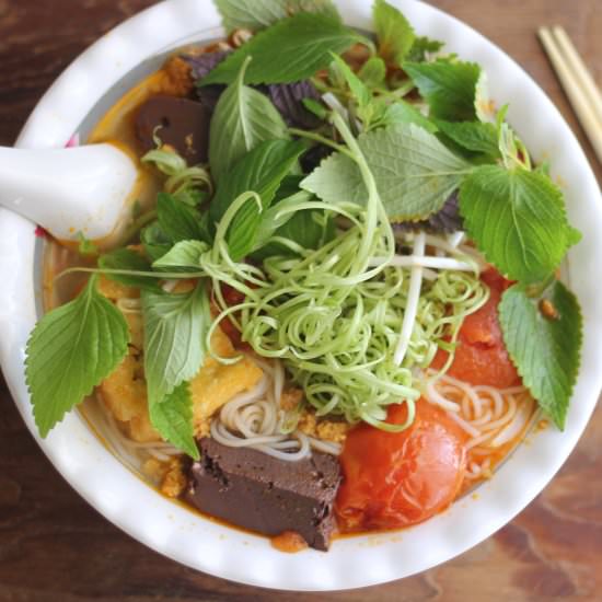 Bun Rieu Cua (Vietnamese Crab Soup) - Recipe photo by Boriville