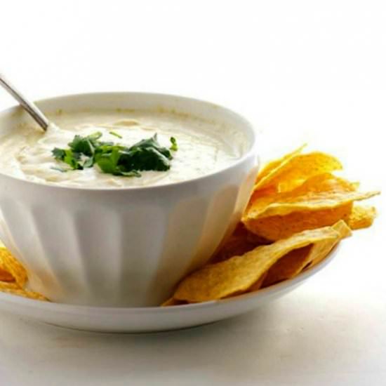 10 Minute Vegan Queso Dip - Recipe photo by NamelyMarly