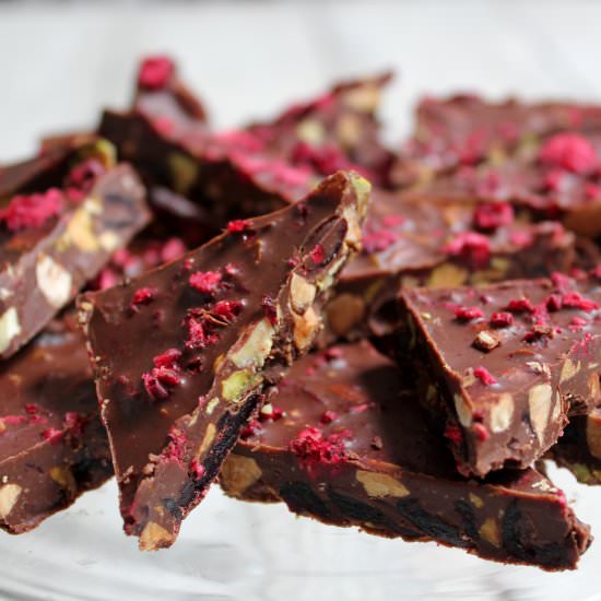Almond, Pistachio & Cranberry Fudge - Recipe photo by swoonfood