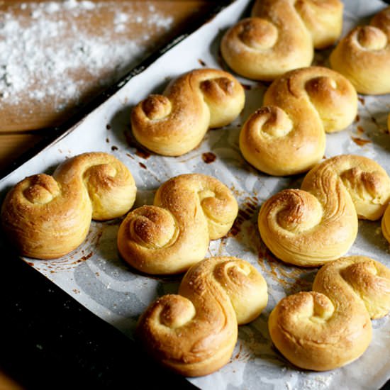 Swedish Saffron Christmas Buns - Recipe photo by lizmcavoy