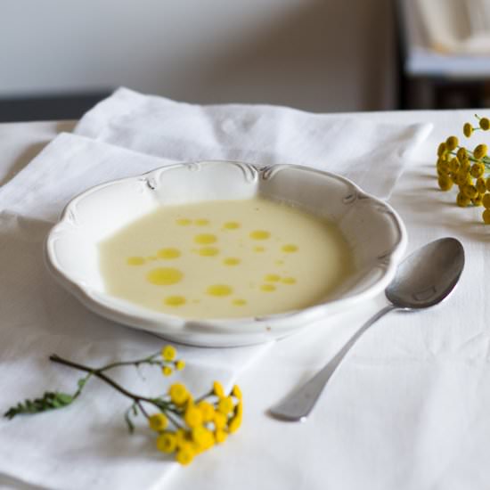 Cauliflower Soup with Porcini Oil - Recipe photo by readeat
