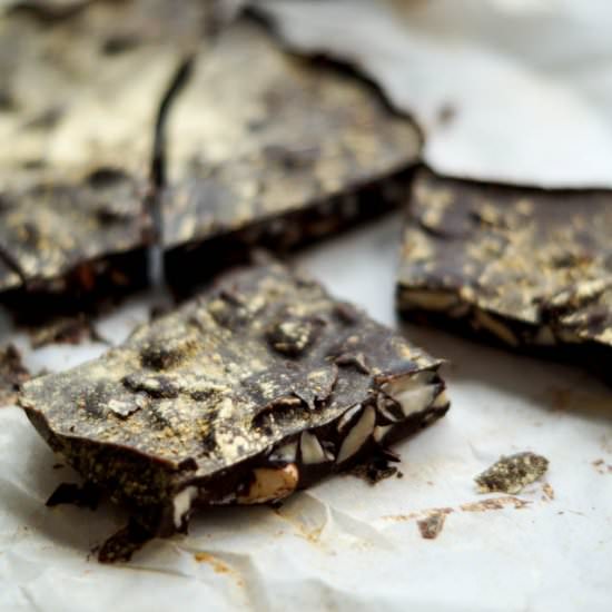 Chocolate with Almonds - Recipe photo by Stinnagm
