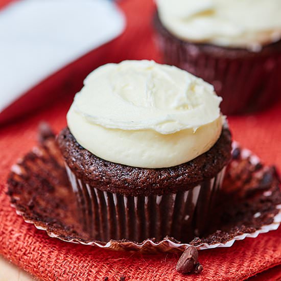 Chocolate Cupcakes Mint Frosting - Recipe photo by showmetheyummy