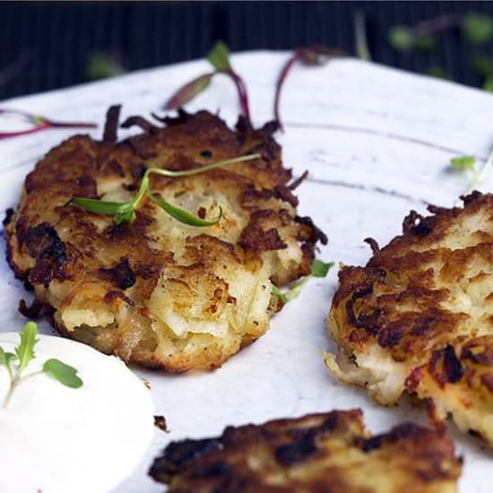 Easy Potato Latkes - Recipe photo by panning the globe