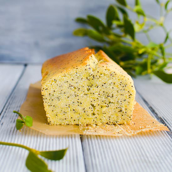 Lemon cake with poppy seeds - Recipe photo by Green Cookies