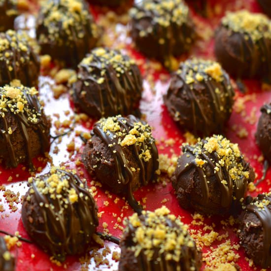 Raspberry & Peanut Butter Truffles - Recipe photo by JoJoNookAndCranny