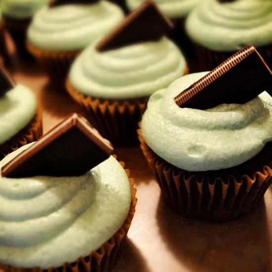 Cupcake and Frosting Guide - Recipe photo by mamaplusone