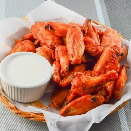 Sriracha Buffalo Wings - Recipe photo by foodefile