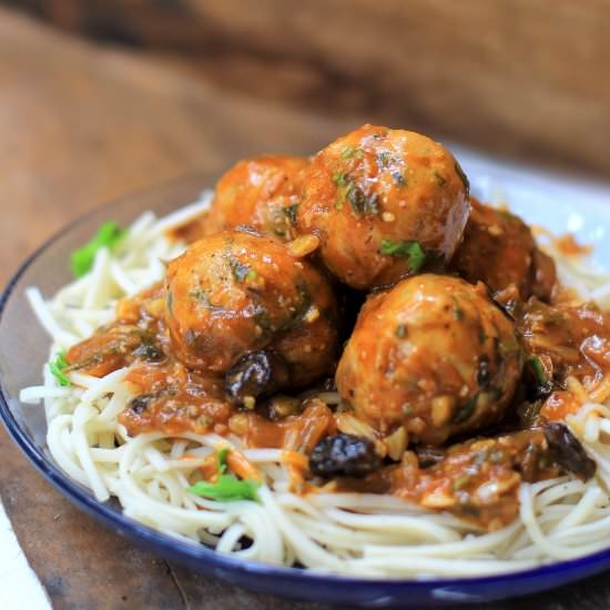 Chicken Meatballs Stuffed With Nuts - Recipe photo by divyapramil