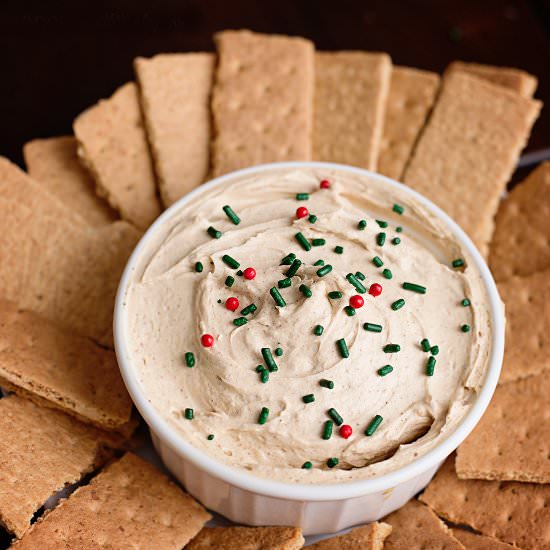 Gingerbread Cream Cheese Dip - Recipe photo by mommity