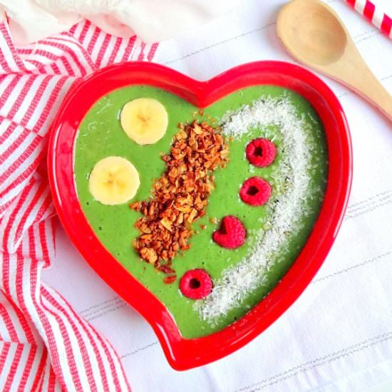 Very Merry Green Smoothie Bowl - Recipe photo by TheGlowingFridge