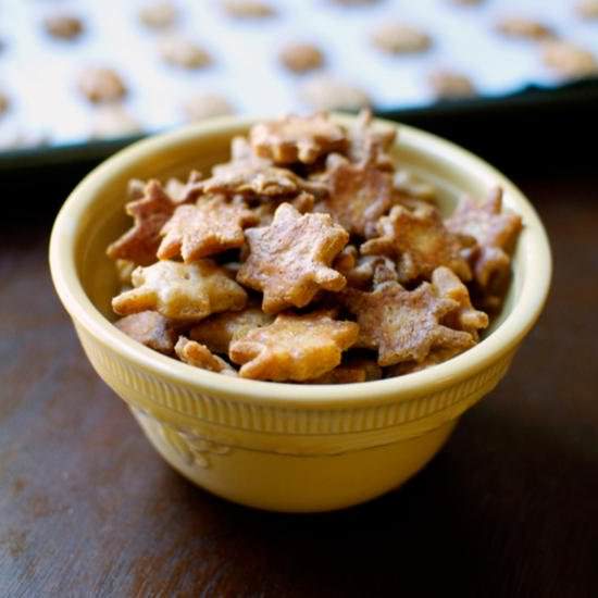 Whole-Wheat Cheese Crackers - Recipe photo by doublethyme