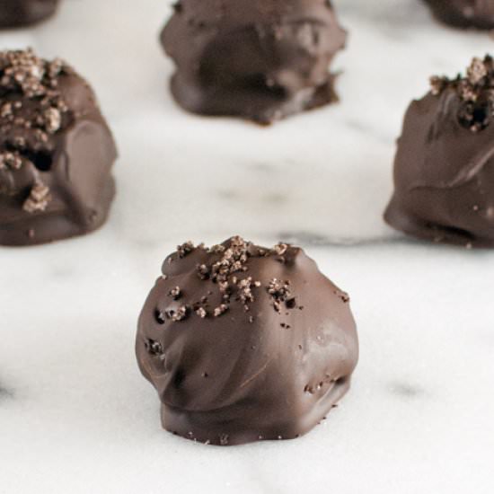 Easy Vegan Oreo Truffles - Recipe photo by baked in